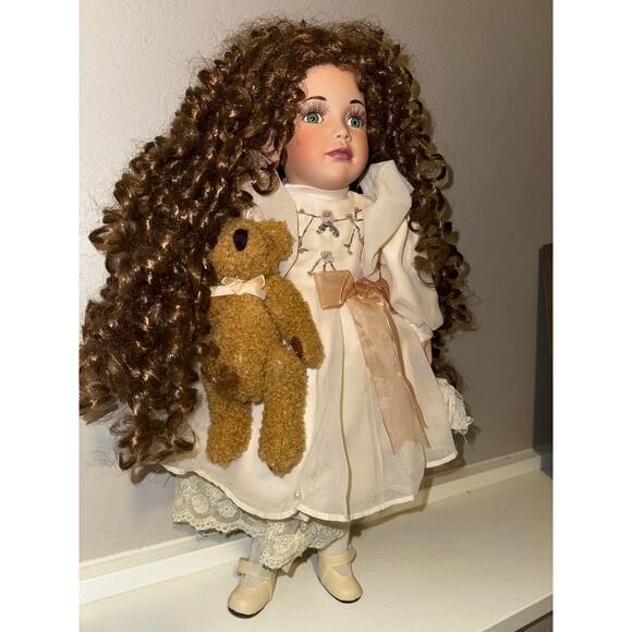 Victoria Rosewood “Teddy & Me” Porcelain Doll – Vintage 90s Collector’s Edition - Picture 3 of 9
